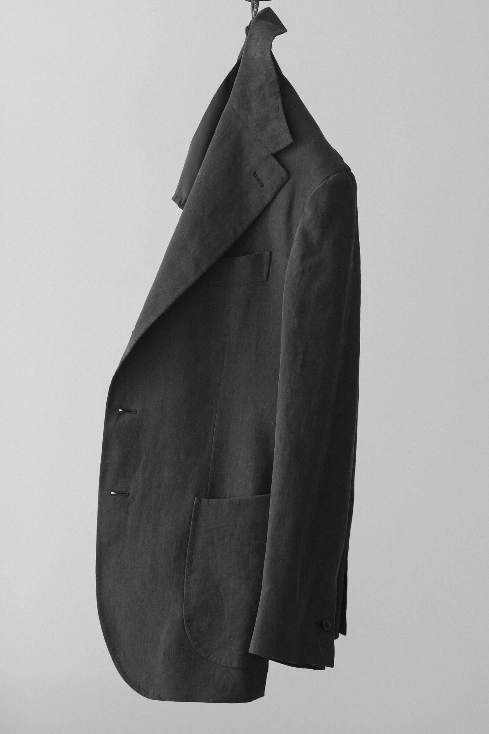 MASSURA. Sakko mit Spalla-camicia-Schulter, aufgesetzten Taschen und abgerundetem Frontverschluss